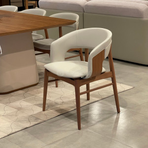 Conjunto Mesa Selma e 8 Cadeiras Nio - 