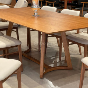 Conjunto Mesa Milo e 8 Cadeiras Bin - 