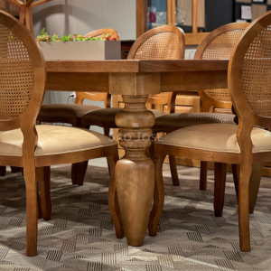 Conjunto Mesa Pés Torneados e 8 Cadeiras Medalhão - 