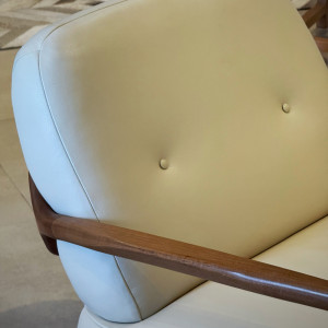 Poltrona Winston Giratória Em Couro Legítimo James - 