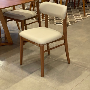 Conjunto Mesa Milo e 8 Cadeiras Bin - 