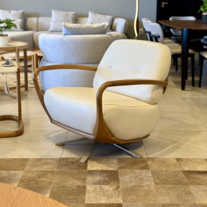 Poltrona Winston Giratória Em Couro Legítimo James - 