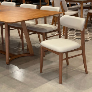 Conjunto Mesa Milo e 8 Cadeiras Bin - 