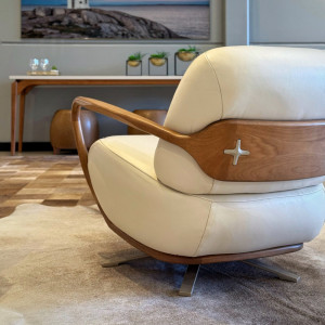 Poltrona Winston Giratória Em Couro Legítimo James - 