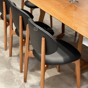 Conjunto Mesa Milo e 8 Cadeiras Camboriú - 