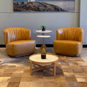 Poltrona Levi Giratória Em Couro Legítimo Lugon