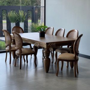 Conjunto Mesa Torneada e 8 Cadeiras Medalhão - 