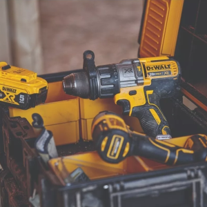 PARAFUSADEIRA FURADEIRA DCD996B IMPACTO BRUSHLESS 20V DEWALT - 