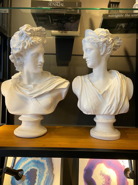 escultura busto artemis resina branca 71x50cm