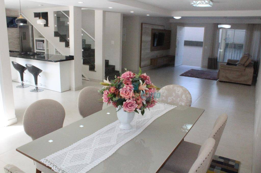 https://s3-sa-east-1.amazonaws.com/static-arbo/SO0011_RIC/sobrado-triplex-alto-padrao-em-paranagua-pr1604504896592ogkuy.jpg