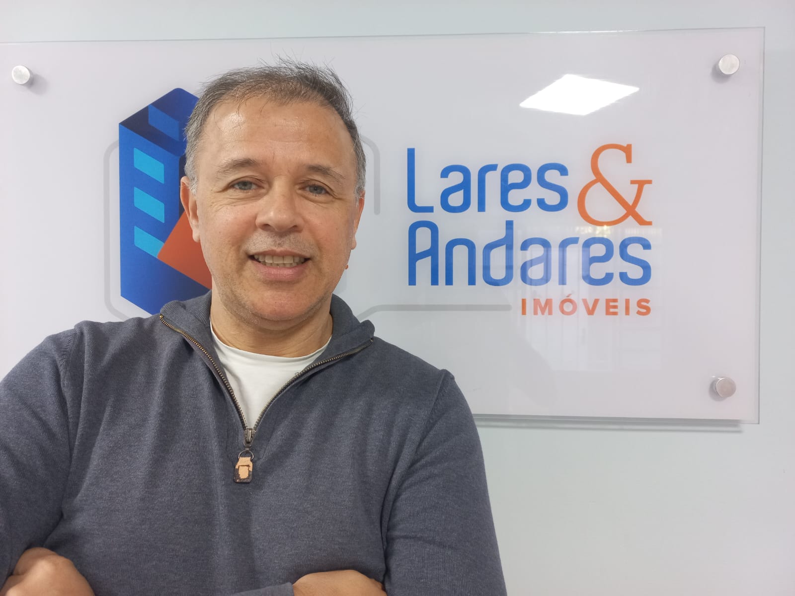 corretor Rangel, imobiliária Lares e Andares Imóveis