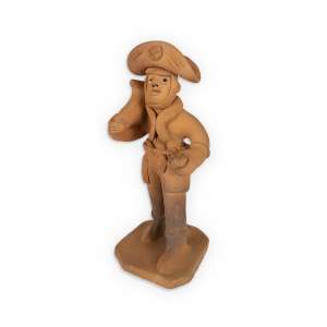 <b>JOÃO (...) - Cangaceiro</b><br><br>escultura em barro cozido, com ass. parcialmente legível no verso da base<br>13 x 6 x 6 cm