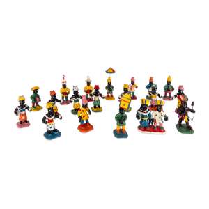 <b>ILDA - Personagens do Maracatu</b><br><br>conjunto de 20 esculturas em barro cozido e policromado, todas ass. nos versos das bases (uma sem a base)<br>maior: 9,5 x 9 x 3,5 cm <br>menor: 9 x 5 x 4 cm