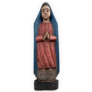 <b>ZEFINHA PAULINO DE SOUZA (Z. P. S.) - Santa</b><br><br>escultura em madeira entalhada e pintada, ass. 33 x 9 x 5 cm