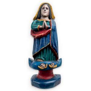 <b>ZEFINHA PAULINO DE SOUZA (Z. P. S.) - Santa</b><br><br>escultura em madeira policromada, ass. com as iniciais na base. 38 x 17 x 9 cm