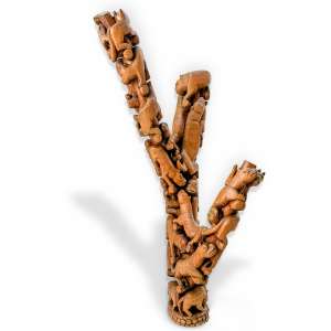 <b>ARTHUR PEREIRA / JOSÉ PEREIRA - Coluna de Animais</b><br><br>escultura em madeira, ass. pelos dois autores na base - 185 x 80 x 70 cm