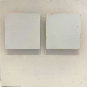 <b>GALVÃO, João Carlos - Sem Título</b><br>escultura em madeira pintada, ass., dat. 1973 e n. 1/100 no verso - catalogado na Galeria Bonino<br>21,5 x 21,5 x 2,5 cm