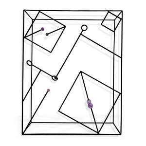 <b>CÉSAR CALDAS - Sem Título</b><br>metalon e cristais<br>80 x 64 x 16 cm