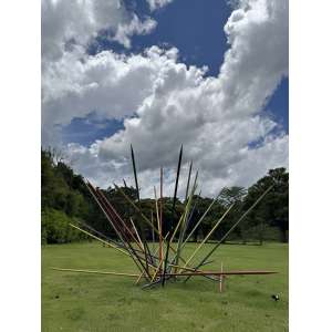 <b>CLIMACHAUSKA, Paulo - Modelo para Armar</b><br>28 varetas gigantes em alumínio pintado<br>297 x 534 x 310 cm