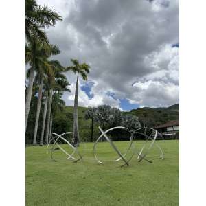 <b>LUIZ MONKEN - Conjunto de 3 Esferas Vazadas</b><br>escultura em ferro<br>130 x 210 cm (cada)