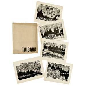 <strong>CALASANS NETO, José Júlio - Taigara</strong><br><br>álbum com 5 xilogravuras impressas s/ papel, ass., dat. 1964 inf. dir., tit. inf. esq. e com dedicatória para Giovanna Bonino no colofon - exemplar n. 46 de uma tiragem de 50 cópias - texto de apresentação de Jorge Amado e poema de Fernando da Rocha Peres(Salvador: Macunaíma, setembro de 1964) - catalogado na Galeria Bonino<br>43 x 34,5 cm