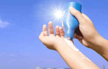 As caminhoneiras estão sempre expostas ao sol e isso não faz bem para a pele, além de causar envelhecimento precoce. Saiba mais sobre este tema!