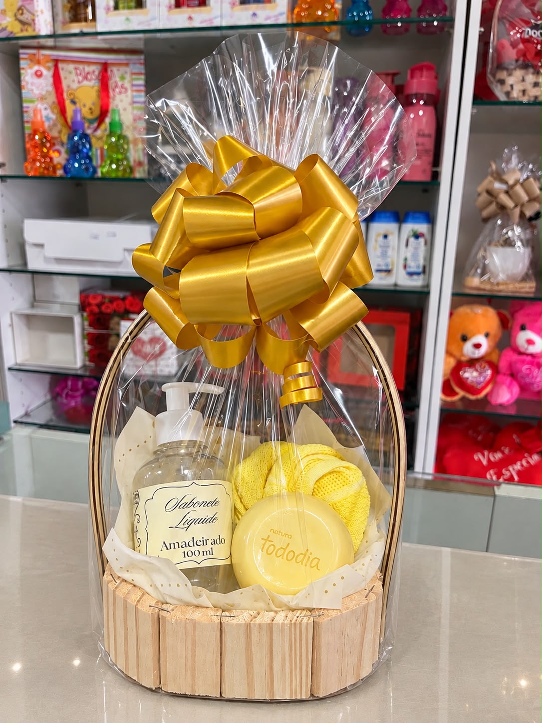 KIT SABONETE LÍQUIDO AMADEIRADO 100ml COM TOALHINHA E SABONETE EM BARRA