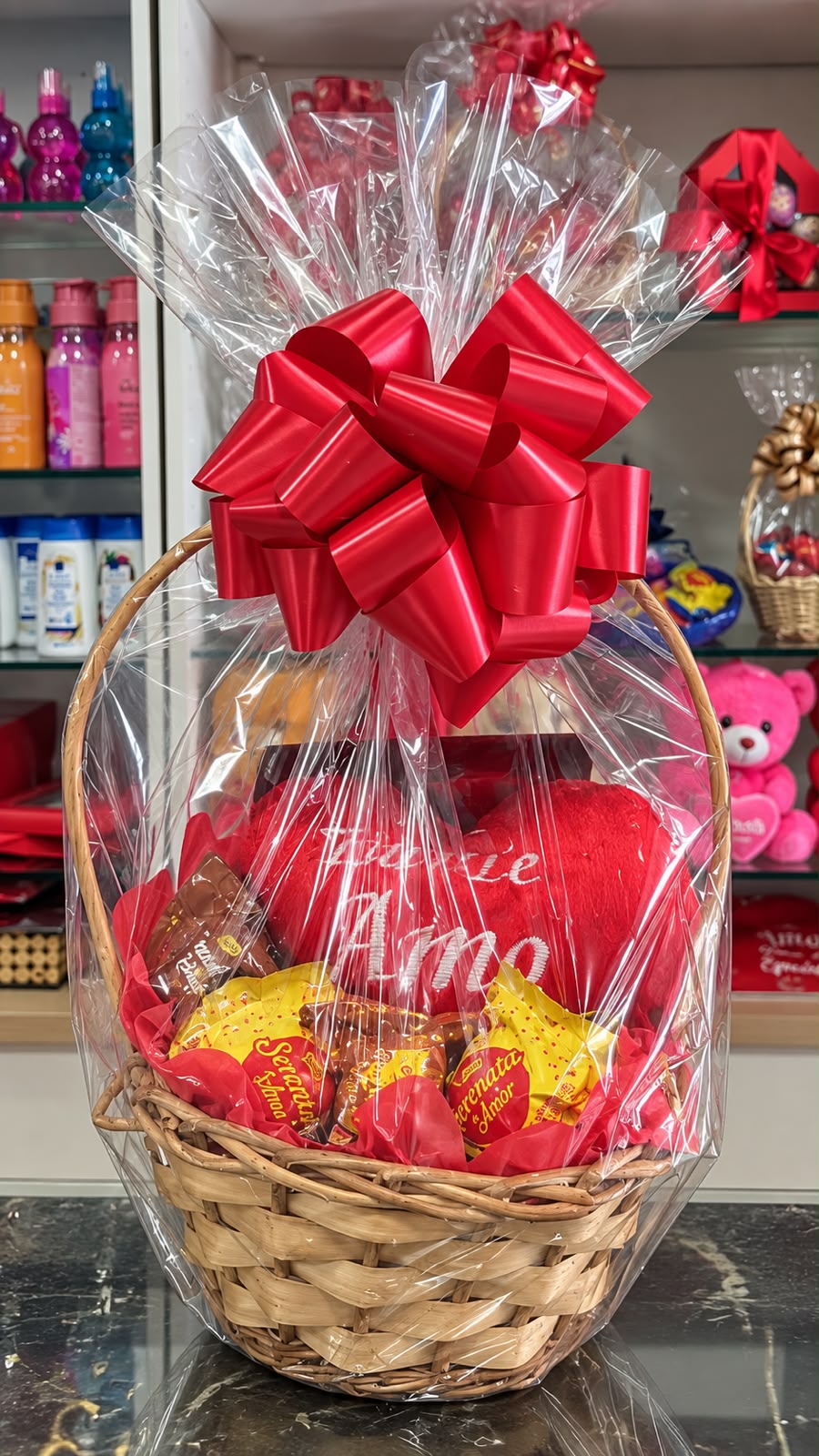 KIT CESTA COM PELUCIA DE CORÇÃO MÉDIO E CHOCOLATES