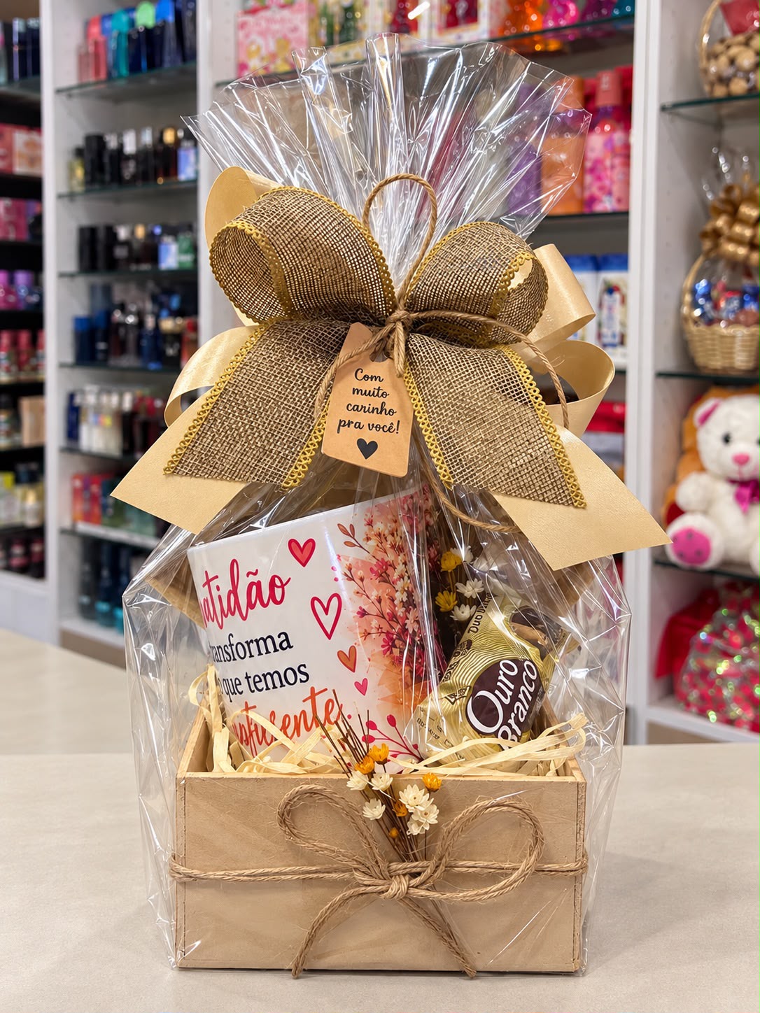 KIT XICARA NA CAIXA DE MDF COM CHOCOLATE E SEMPRE VIVA