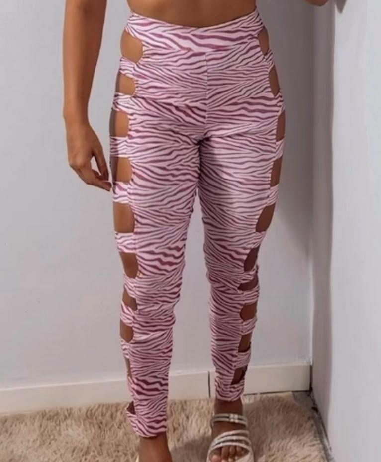 Calça abertura na lateral (branco com roxo)