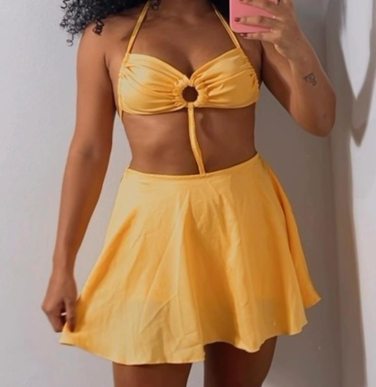 Macacão abertura nas costas (amarelo)