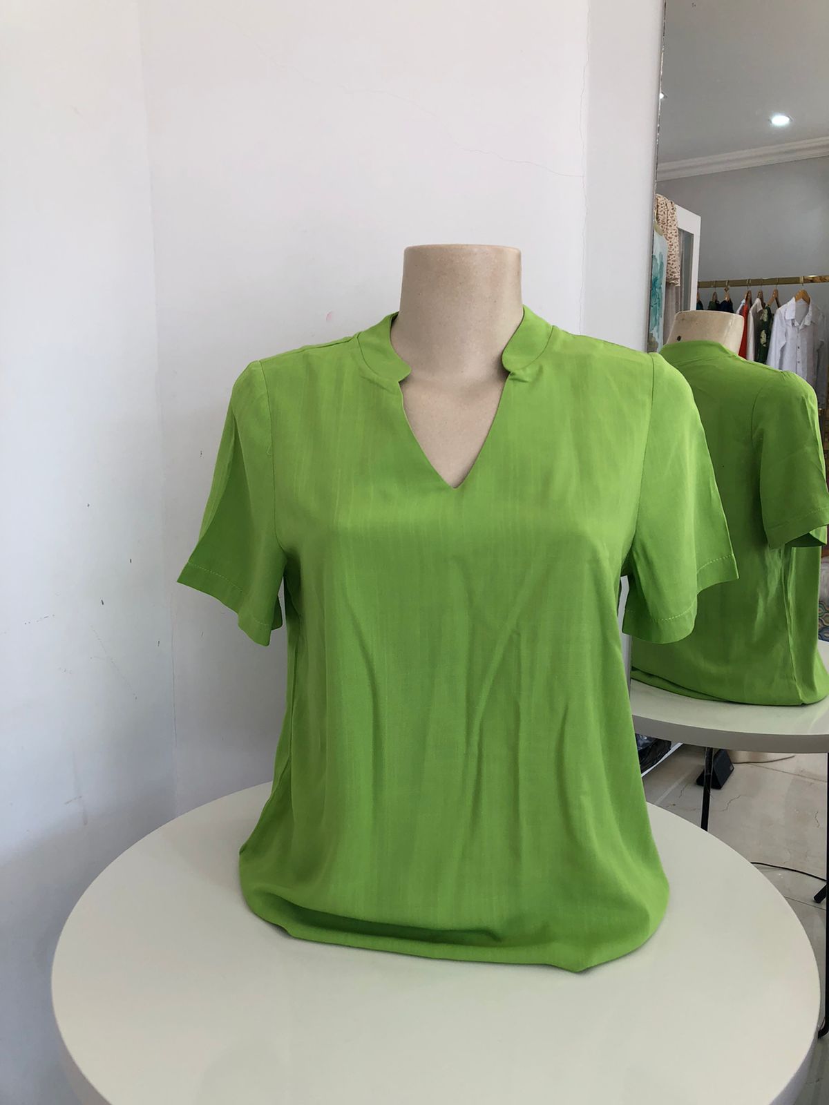 BLUSA GOLA BAIXA DECOTE V