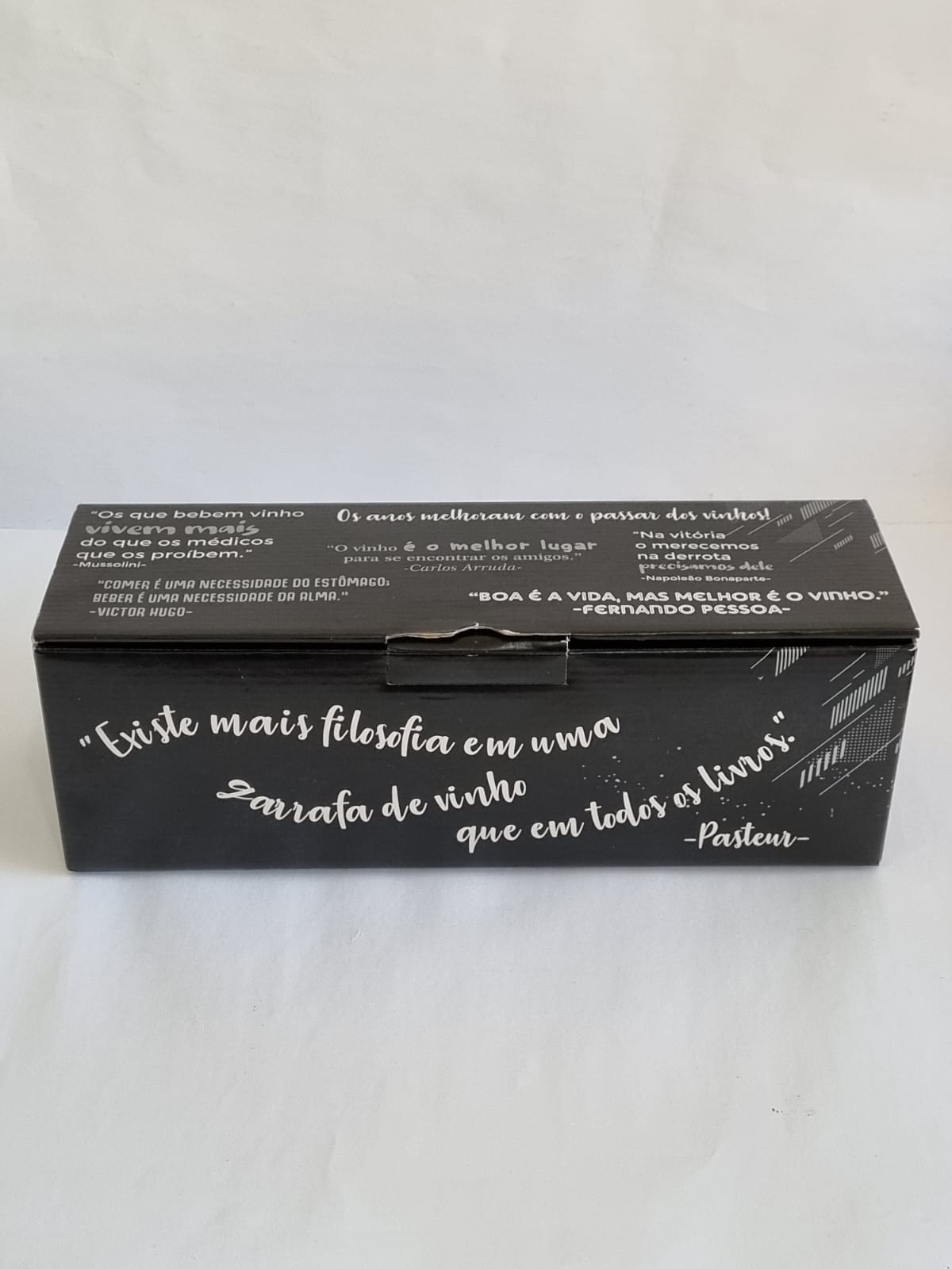 CX BOCCATI EM PAPELÃO ENVERNIZADO P 1 GARRAFA DE 750ML C FRASES