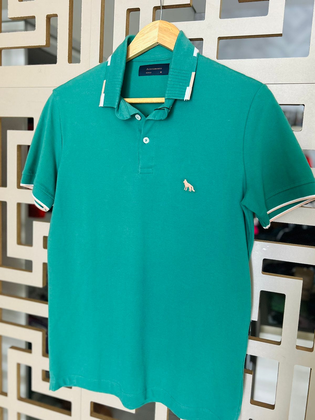 CAMISA POLO VERDE ESMERALDA ACOSTAMENTO TAM.M