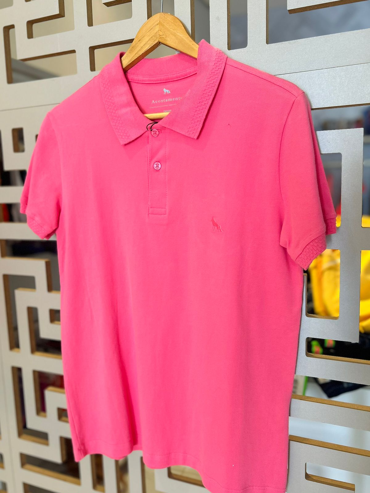CAMISA POLO ROSA PITAYA ACOSTAMENTO TAM.M