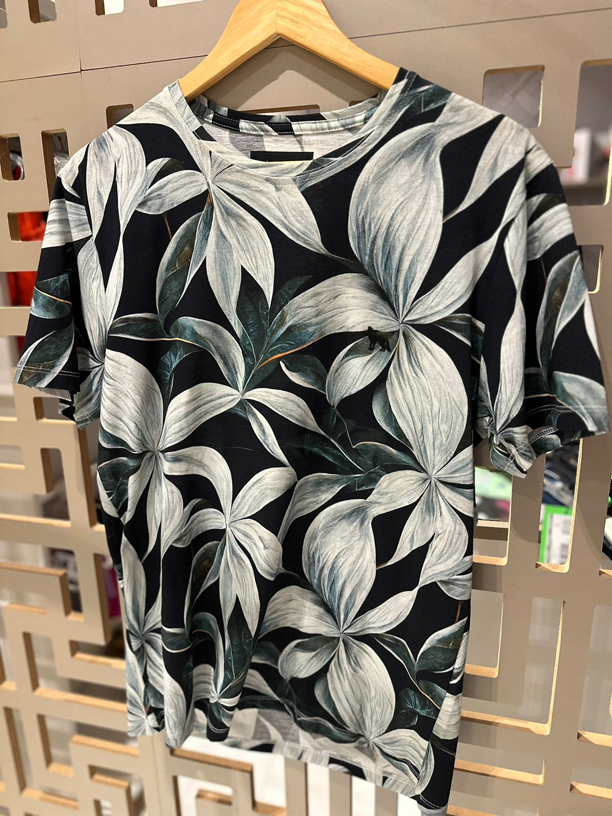 CAMISA CASUAL TROPICAL ACOSTAMENTO TAM.M